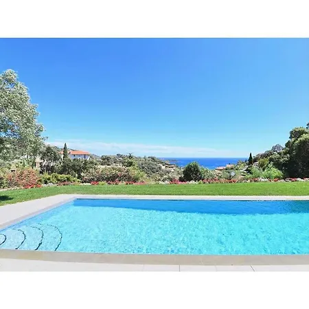 & Comfortable Villa Saint-Raphaël