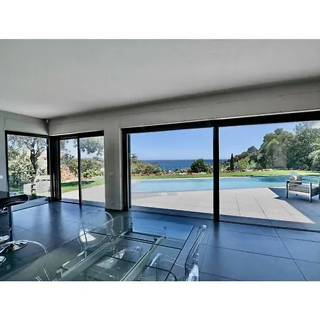& Comfortable Villa *
